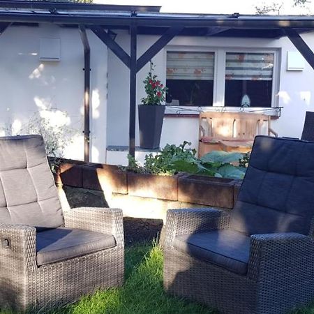 Bungalow An Der Tanne Mit Uberdachter Terrasse Düsseldorf Eksteriør bilde