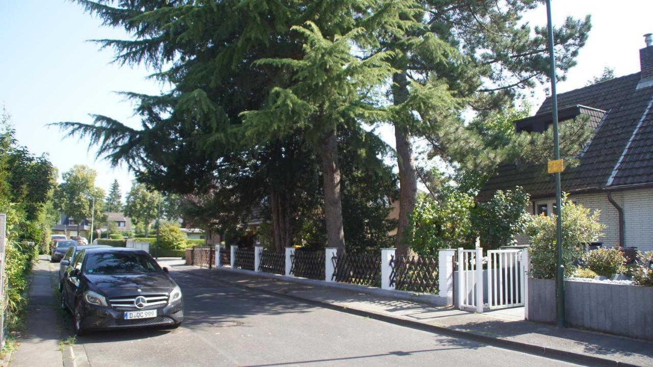 Bungalow An Der Tanne Mit Uberdachter Terrasse Düsseldorf Eksteriør bilde